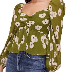 ASTR THE LABEL GREEN FLORAL BLOUSE